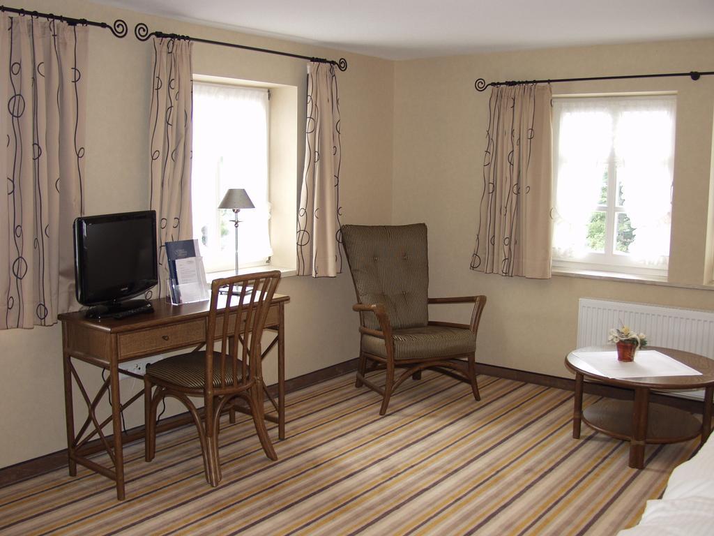 Gaestehaus Dorf-Alm Willingen  Rom bilde