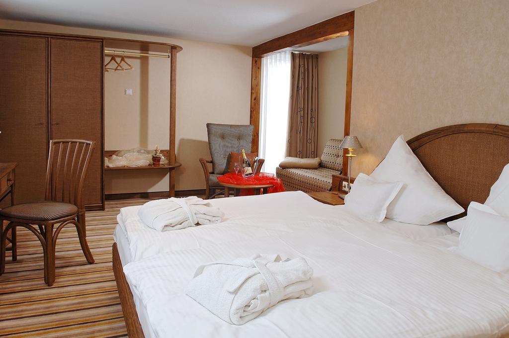Gaestehaus Dorf-Alm Willingen  Rom bilde